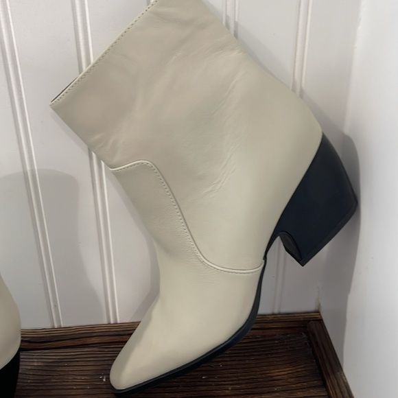 NWT Franco Sarto Cream Ankle Booties  Pointed Toe - Picture 7 of 7